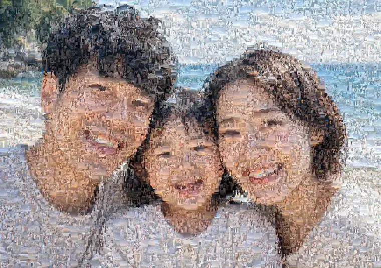 家族の写真から組み上げた作品